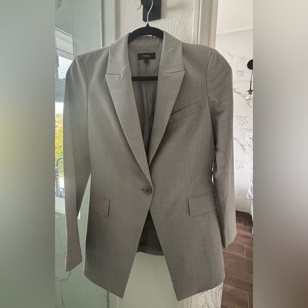 Stunning Theory Etiennette Blazer. (New without tag) - size 0